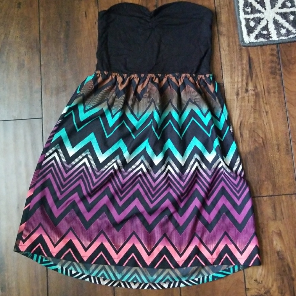 *SOLD* Roxy Chevron Dress - Picture 2 of 5